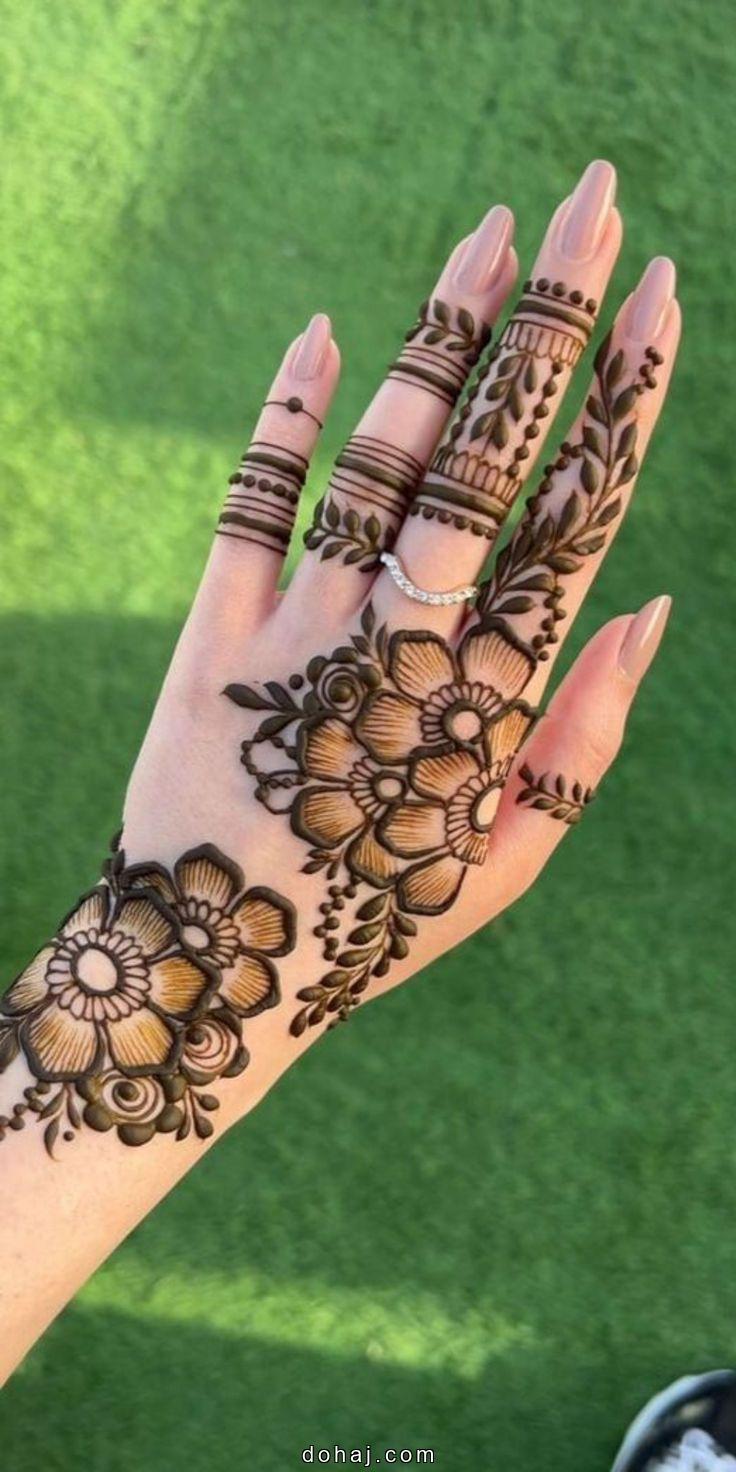 Henna Hands Grinder